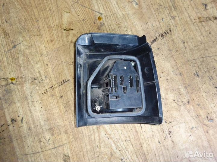 Фонарь задний наружный левый Volkswagen Passat B