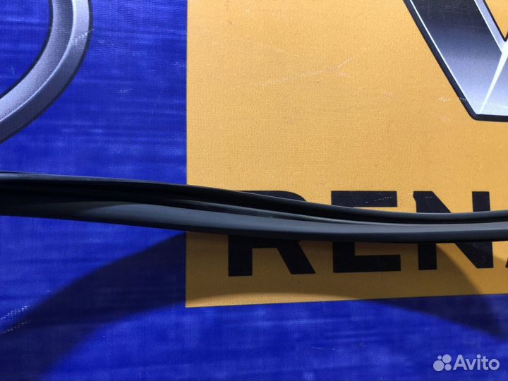 Уплотнитель проема стекла двери перед nissan pathfinder R52 Лев