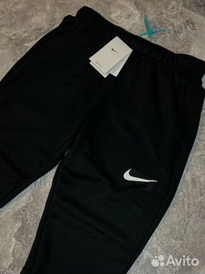 Спортивные штаны Nike