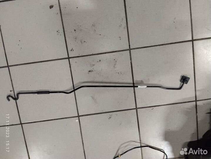 Упор капота Шевроле Круз