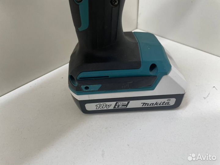 Шуруповерт Makita DF488D
