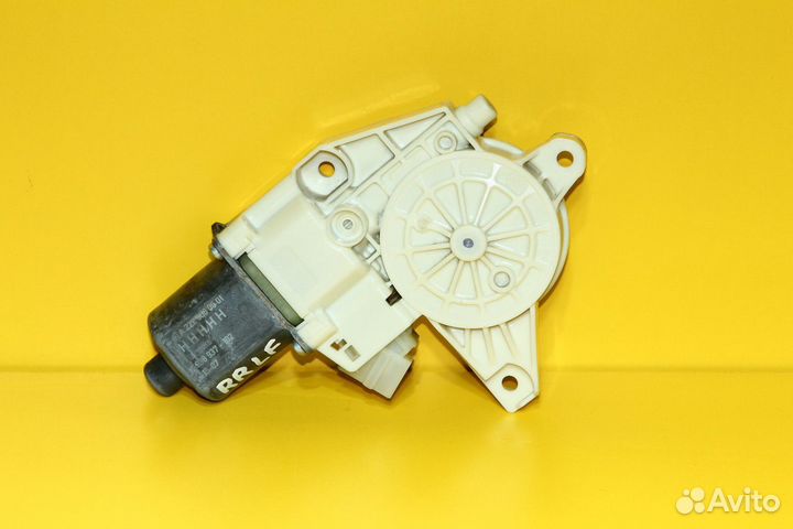 S500 W222 Мотор стеклоподъемника задний левый