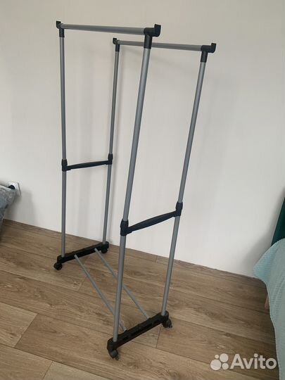 Вешалка напольная на колесах