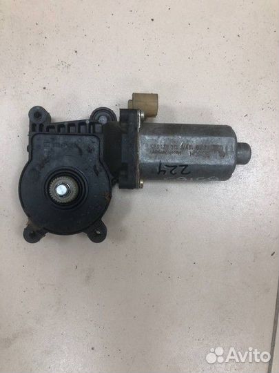 Моторчик стеклоподъемника передний правый