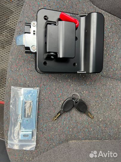 Дверная ручка с замком для кемпера, автодома