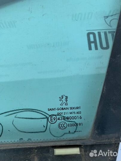 Стекло двери переднее левое Peugeot 308 EP6 2008