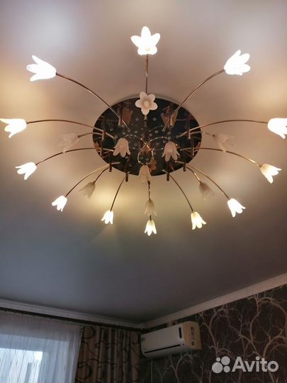 Продам люстру