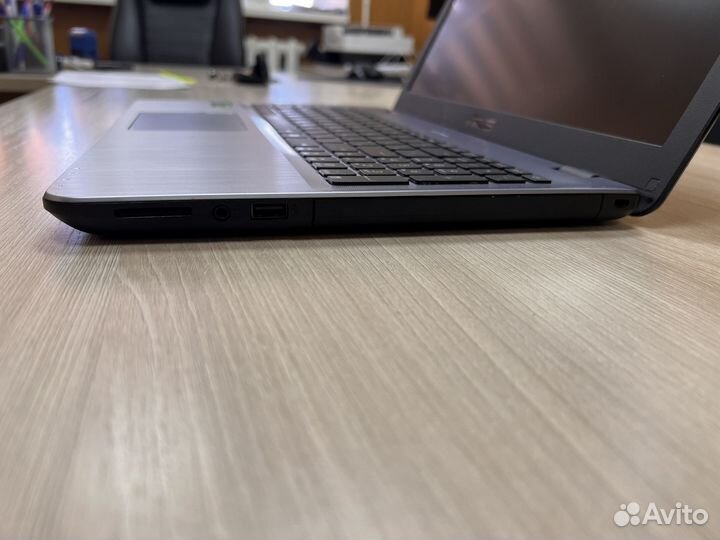 Ноутбук asus X542UF-DM042T