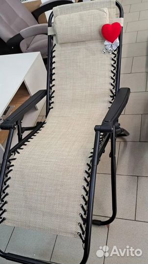 Удобное складное кресло шезлонг новое