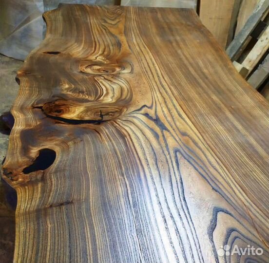 Стол из слэба с эпоксидной смолой