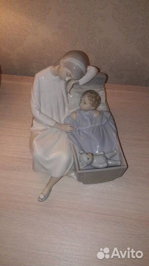 Фарфоровая статуэтка NAO (Испания)