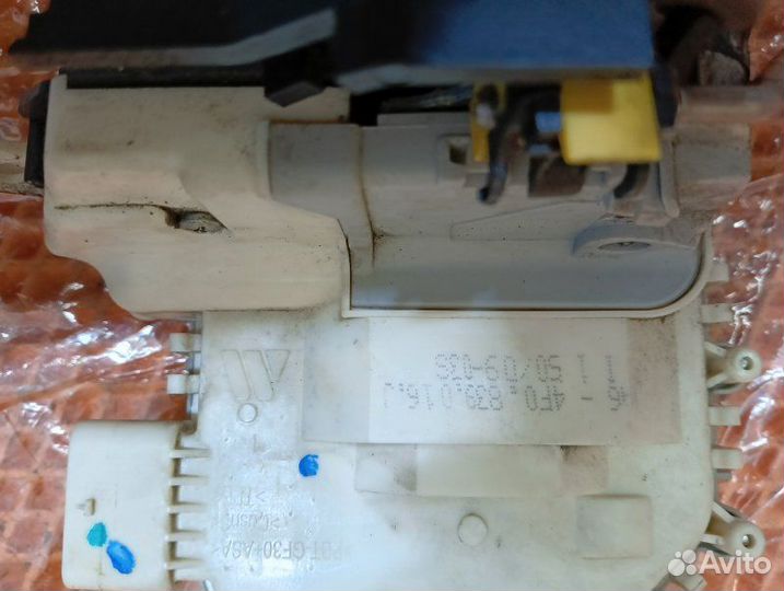 Замок двери Audi A6 C6 4F ccea 2010