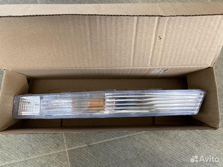 Указатель поворота левый в бампер Passat 05-11