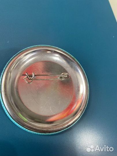 Значок человек паук,день тигра,цыпленок