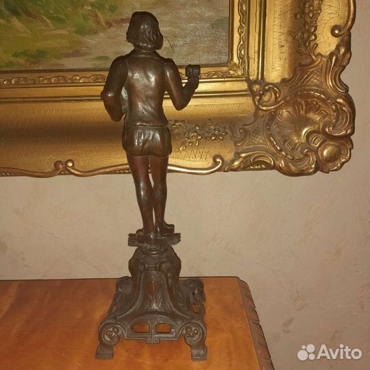 Антикварная скульптура архитектор