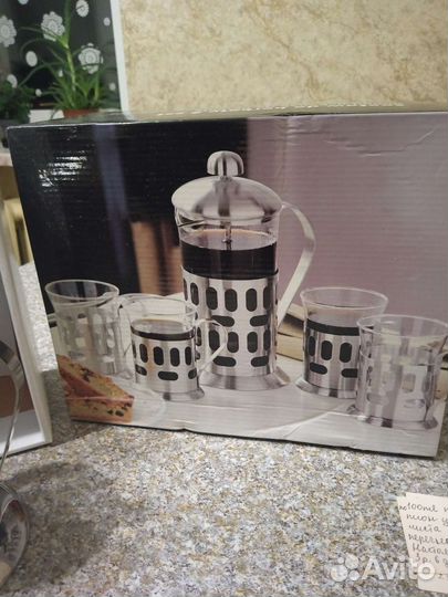 Заварочный чайник со стаканами