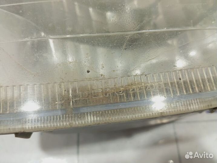 Фара противотуманная левая Toyota Land Cruiser (J100) 81220-60031