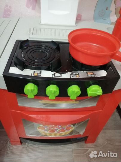 Детская кухня и холодильник