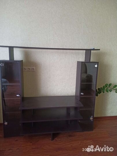 Стеклянная тумба под тв