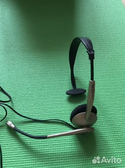 Гарнитура (наушники с микрофоном)