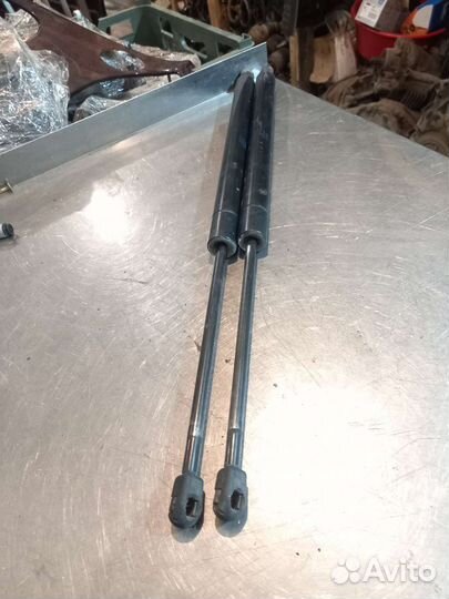 Амортизаторы крышки багажника VW Sharan