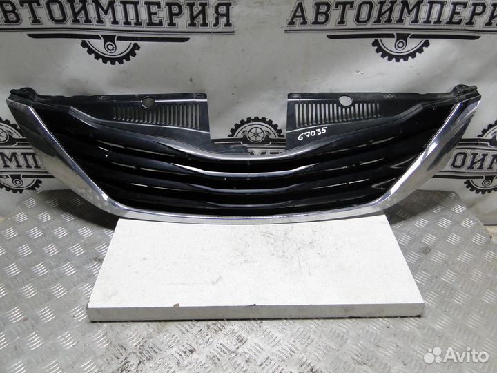Решетка радиатора верхняя Toyota Sienna 3 2012 3.5