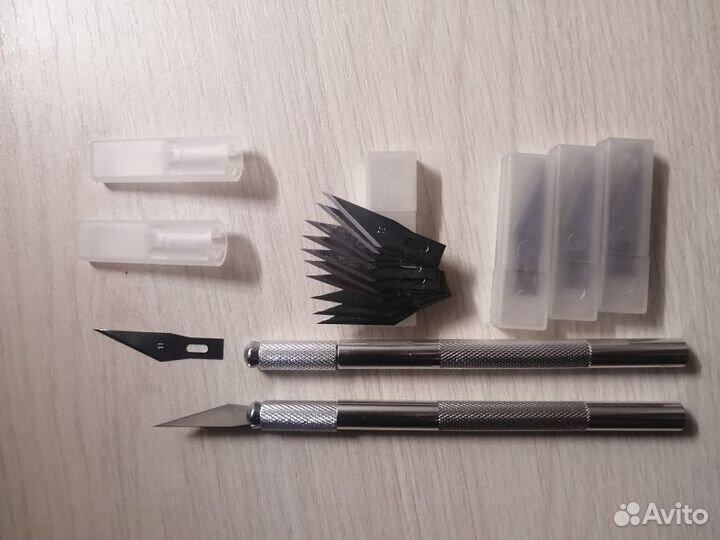 Скальпель хирургический № 11 со сменными лезвиями