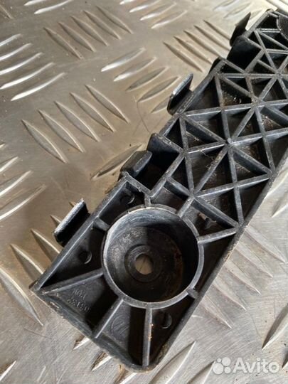 Крепление бампера переднее правое Lifan X60