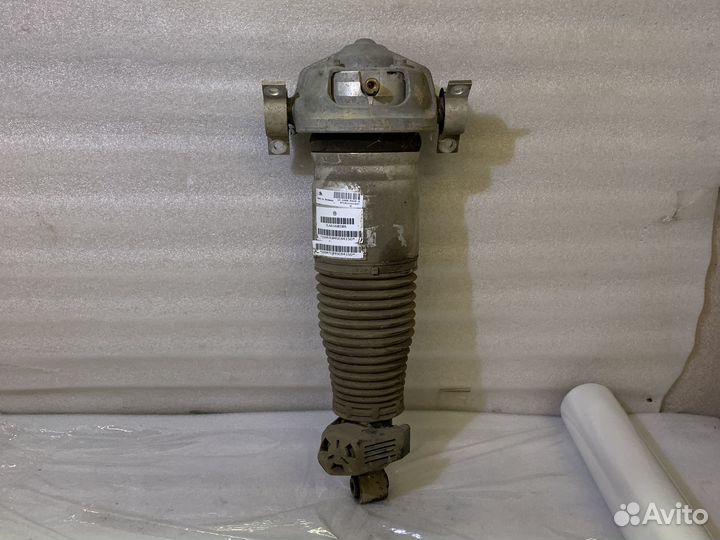 Амортизатор задний правый Volkswagen Touareg 7L