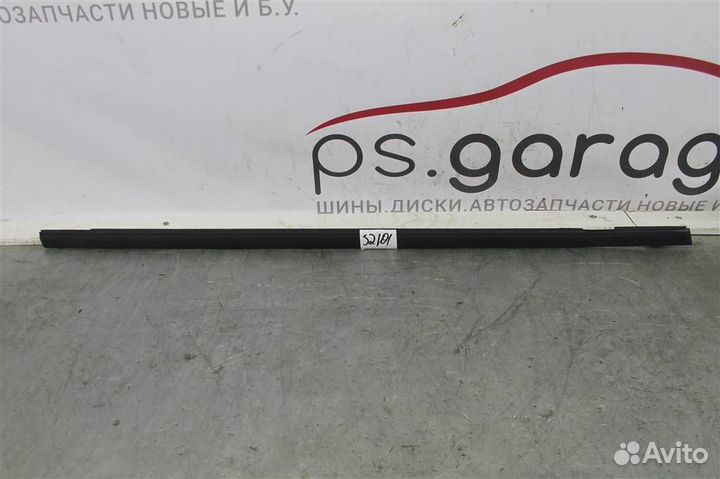 Уплотнитель стекла двери передней правой Ford Fie