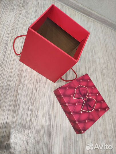 Коробка подарочная 20*20*20