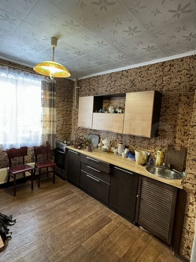 4-к. квартира, 90 м², 1/10 эт.