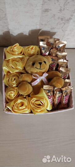 Букеты из цветов, мягких игрушек, конфет