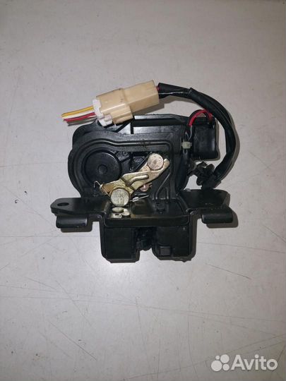 Замок двери Toyota Prius 2 NHW20 (2003 - 2011)