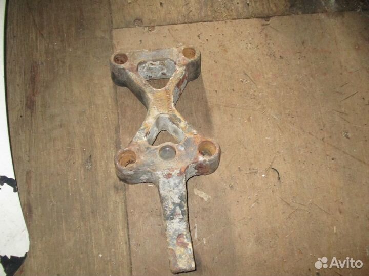 Кронштейн амортизатора scania