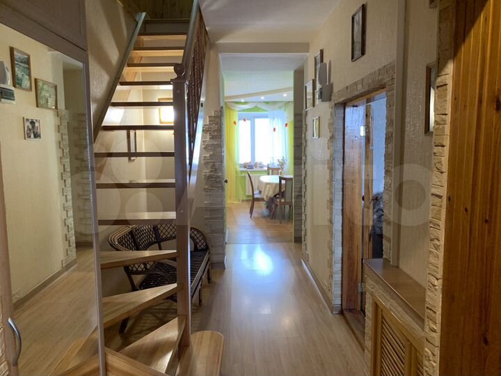 4-к. квартира, 106 м², 1/2 эт.