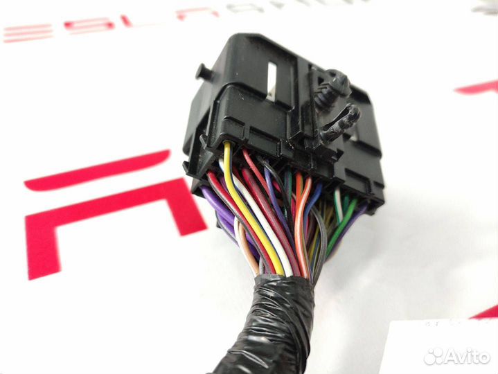 Разъем (фишка) проводки Tesla Model S 1004416-93-N