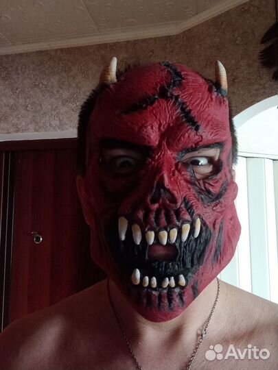 Декоративная маска монстра