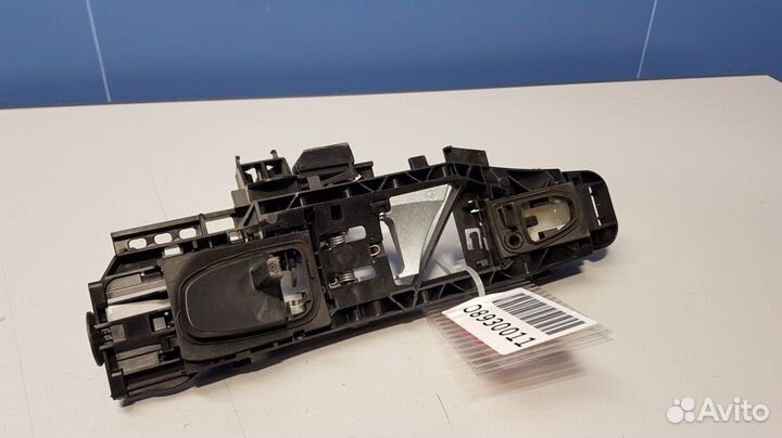 Кронштейн ручки двери задней левый Mercedes C-klas