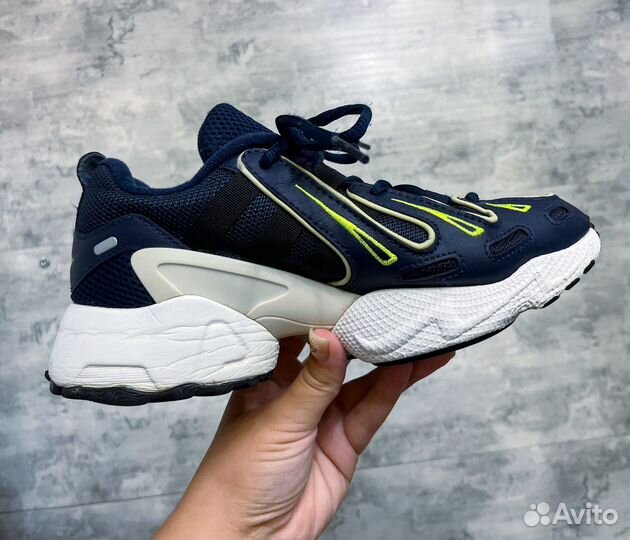 Кроссовки adidas оригинал 38