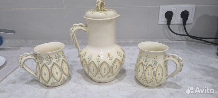 Кувшин с бокалами