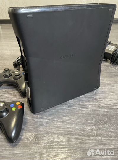 Xbox 360 Slim / 2 джоя / 2 диска