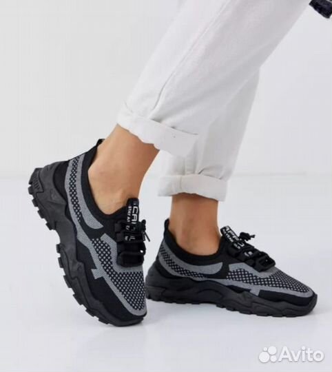 Кроссовки женские