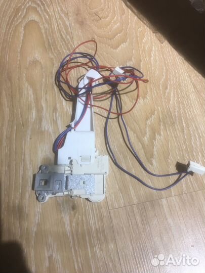 Замок люка на стиральную машину AEG