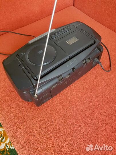Переносная стерео CD магнитола Sony