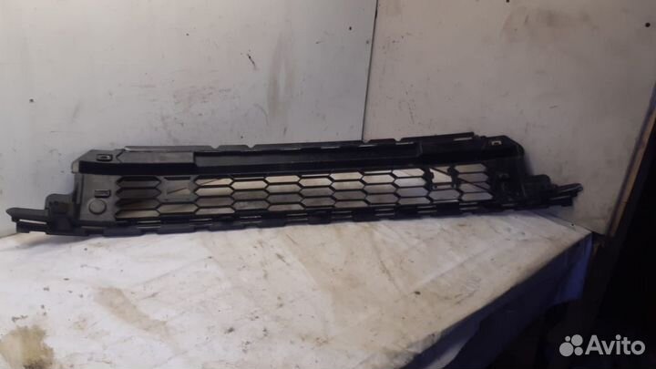 Решетка в бампер центральная Skoda Kodiaq