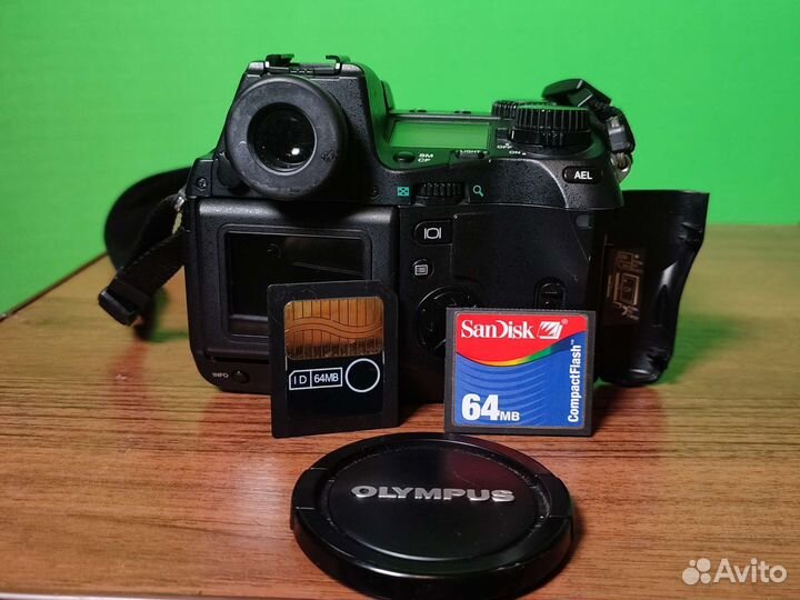 Цифровой фотоаппарат Olympus Camedia E-10