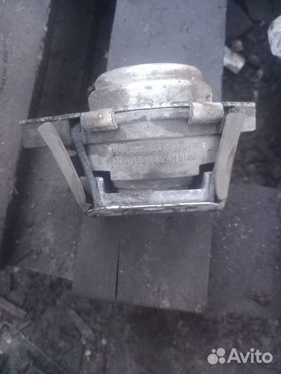 Опора кпп левая Volkswagen Phaeton 2002-2010