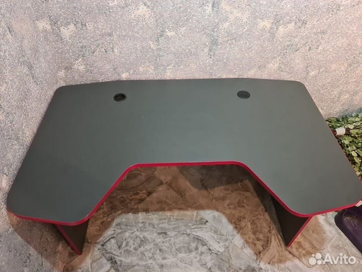 Игровой компьютерный стол