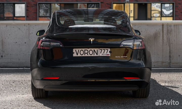 Аренда Tesla Model 3 от одной минуты в Москве